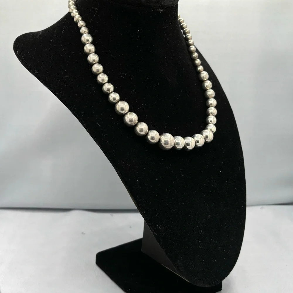 Elegant Navajo Silver Beaded Necklace - Picture 2 of 5